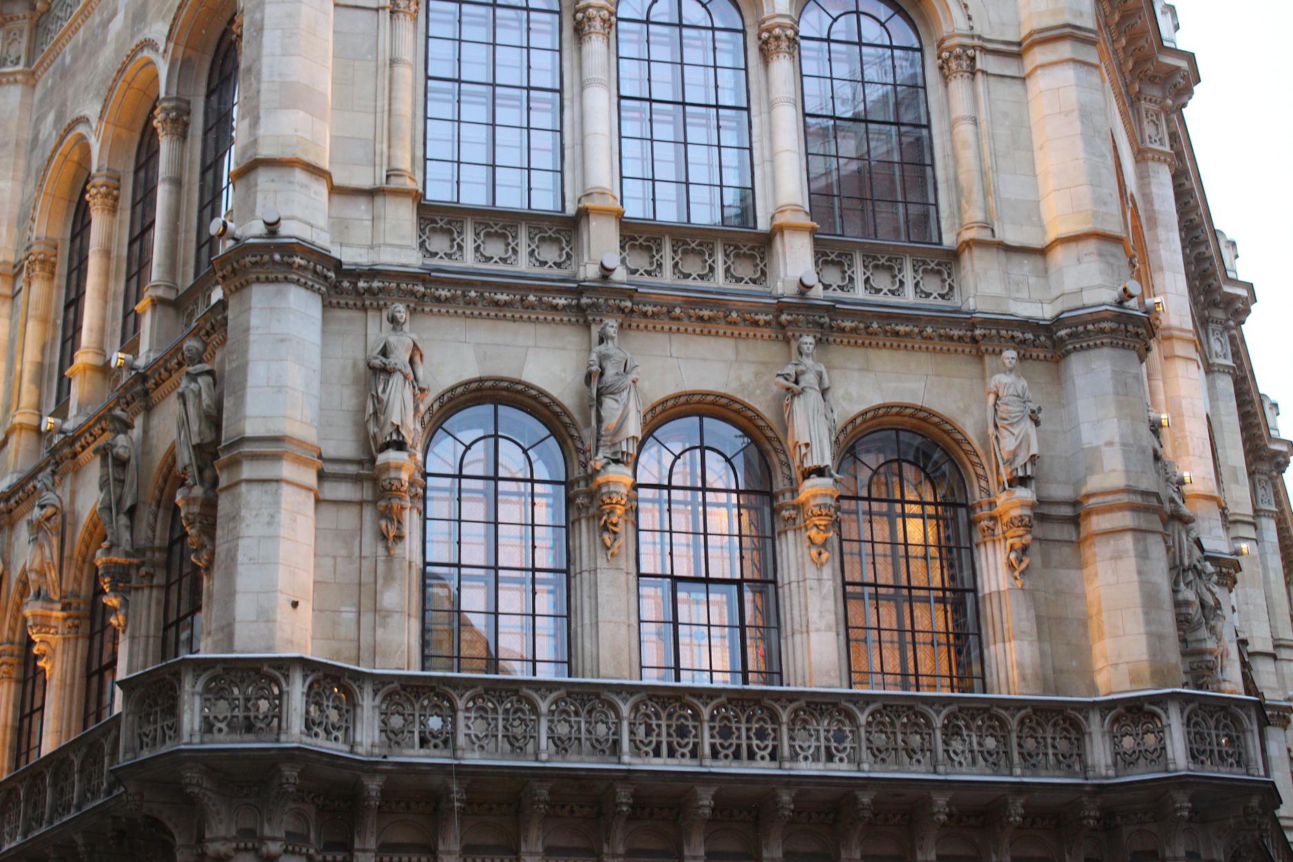 Historische Gründerzeit-Fassade im Wiener Innenstadtbezirk
